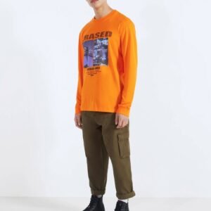 Cargo trousers with chain