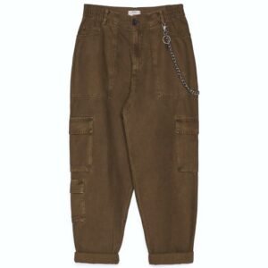 Cargo trousers with chain
